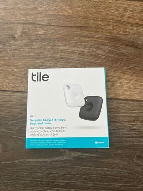 Tile Mate Bluetooth Tracker - White & Black